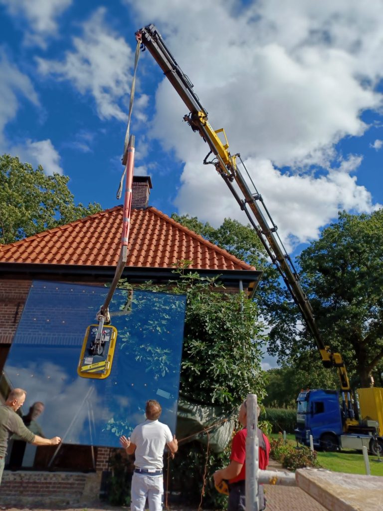 Triple beglazing gemonteerd met verreiker. Kozijnloos